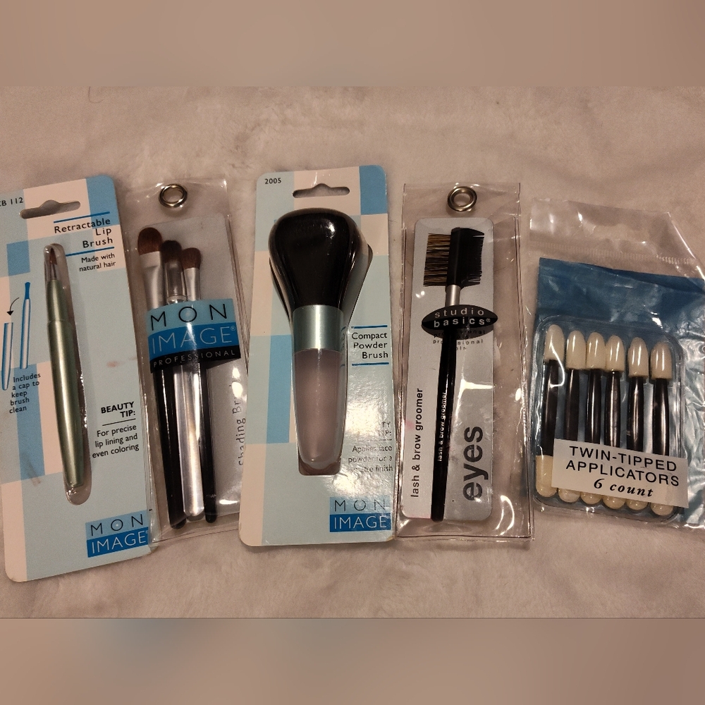 NWT!!! Makeup Brushes